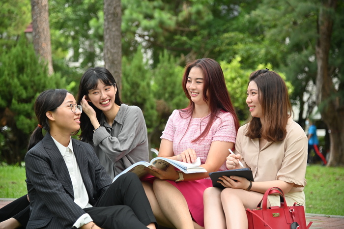 清華選派華語教師前往美國頂大授課，左起李玉安、林孟婷、陳敬佳、邱于庭