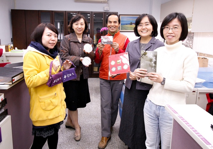 國立清華大學教務處開發各種紀念品鼓勵學生填寫教學意見調查