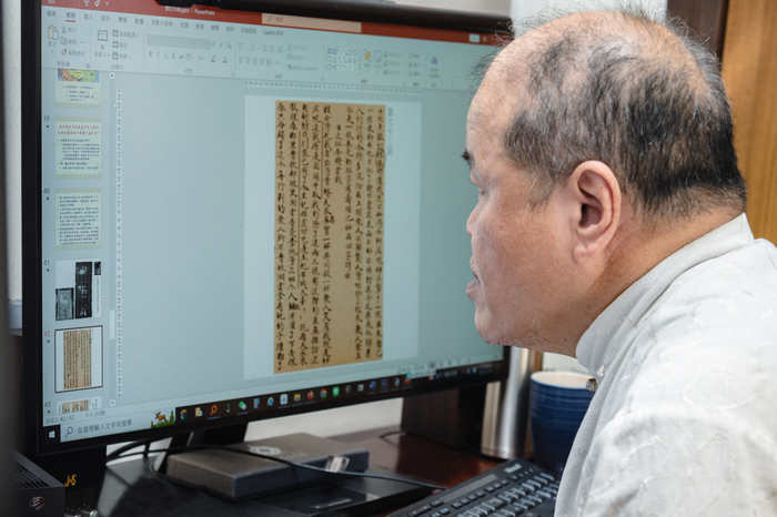 為查出曹寅次婿身份，黃一農以e考據方法搜尋數百萬字史籍。