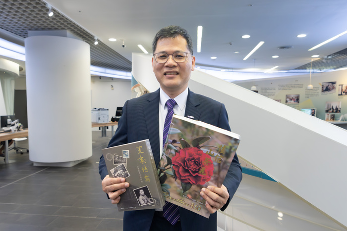 清華大學圖書館館長林登松介紹「數位典藏與開放閱讀館」收錄珍貴難以取得的出版品。圖片