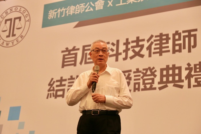 前副總統吳敦義特前來恭賀學員順利結業