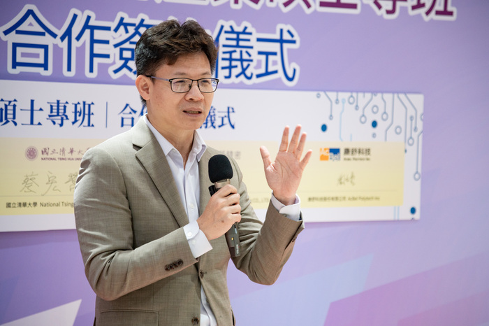 康舒科技協理劉文哲表示，電動車是未來趨勢，將與清華攜手對全球節能減碳做出貢獻。