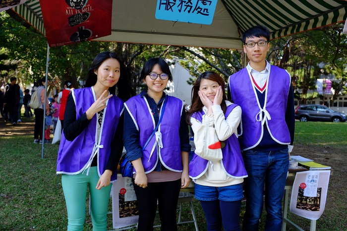 清華大學學生會組織老靈魂市集吸引許多民眾駐足