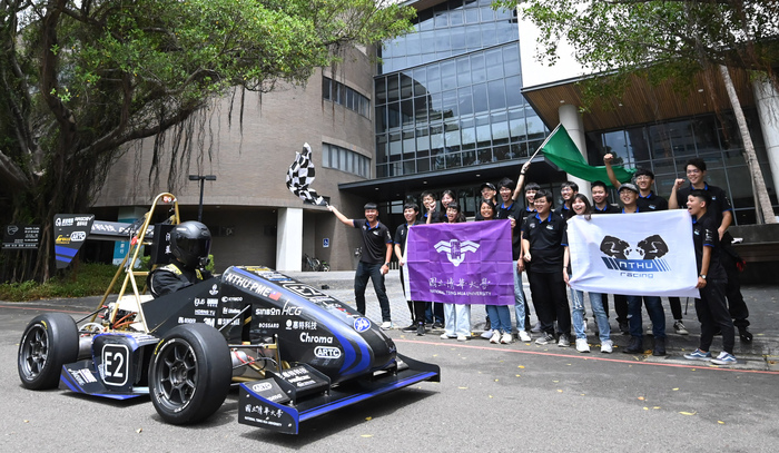 清華大學學生跨系組成的「賽車工廠」打造電動賽車，是跨領域多元學習的最佳實踐。