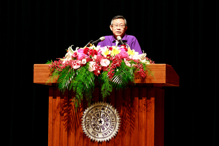 清華大學校長賀陳弘在新生始業式上鼓勵大家展開「跨越之旅」。