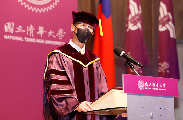 清華大學校長高為元以「選擇」為題，勉勵畢業生「Pick a better problem」。