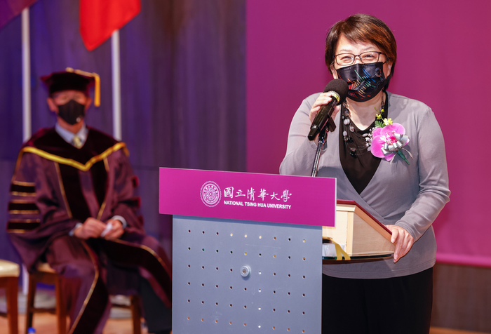 清華材料系校友謝詠芬建議畢業生「加減乘除」的心法。