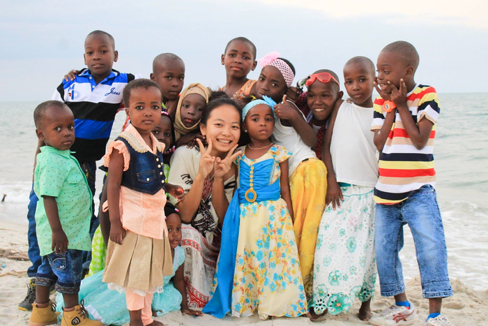 江玉敏投入改善東非兒童的學習、生活環境工作。