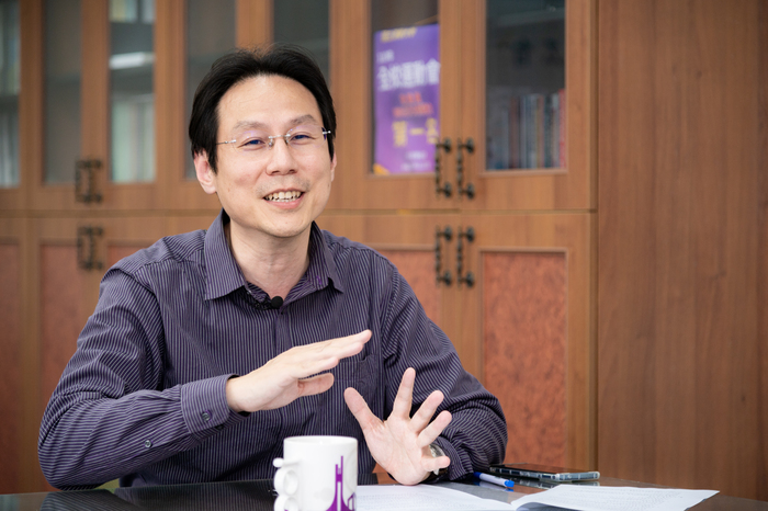 清華大學教務長巫勇賢說明與AI協作、共學指引。