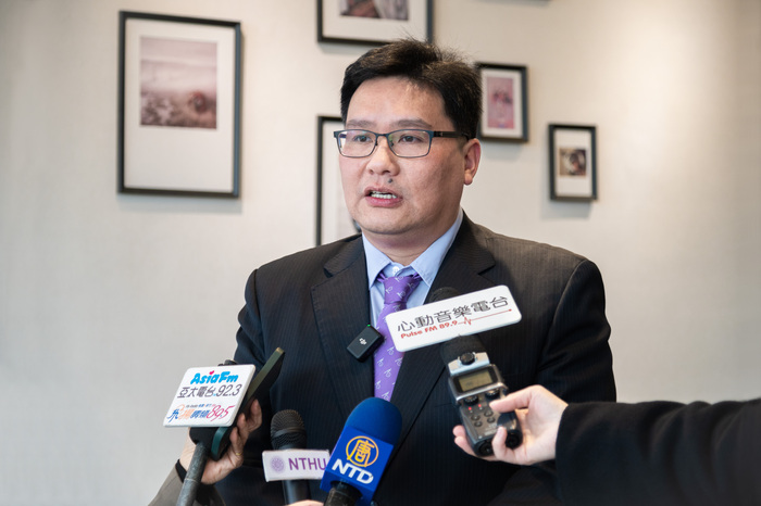 清華大學學務長詹鴻霖表示，明燈計畫平台預計在今年下半年正式上線。