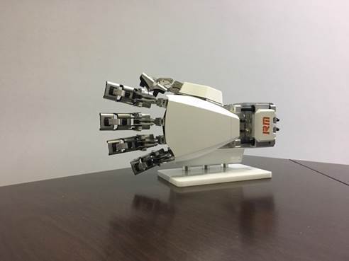穿戴式機器人手掌/指復健輔具具有監控裝系統，每一次機械手施放的張力，都會紀錄於雲端資料庫中，成為醫療人員診斷追蹤的參考