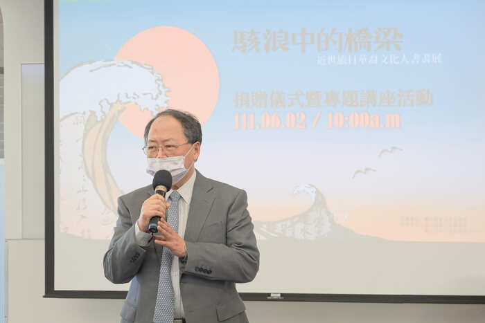 清華大學前校長陳力俊笑稱，從沒聽過有教授把薪水萬倍還給學校，楊儒賓辦到了。