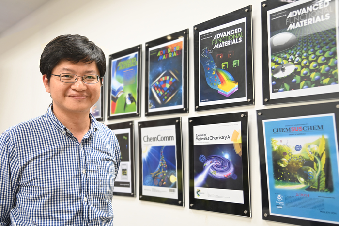 清華大學材料系教授林皓武研發室溫下全球最亮量子光源