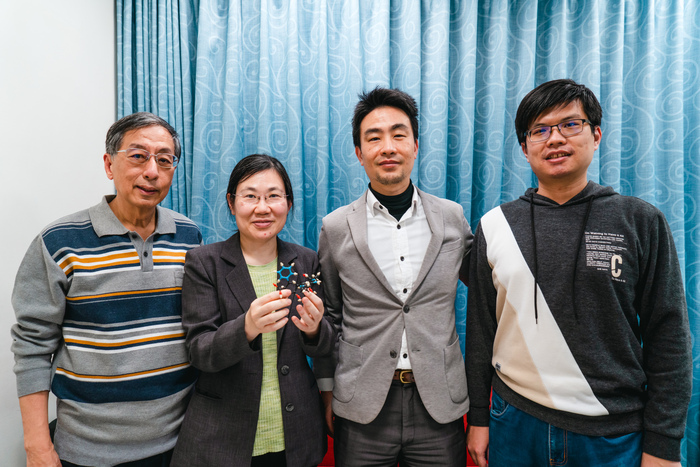 清華大學研究團隊藍忠昱（左起）、傅化文、楊立威、蔡政育開發新型胜肽資料庫