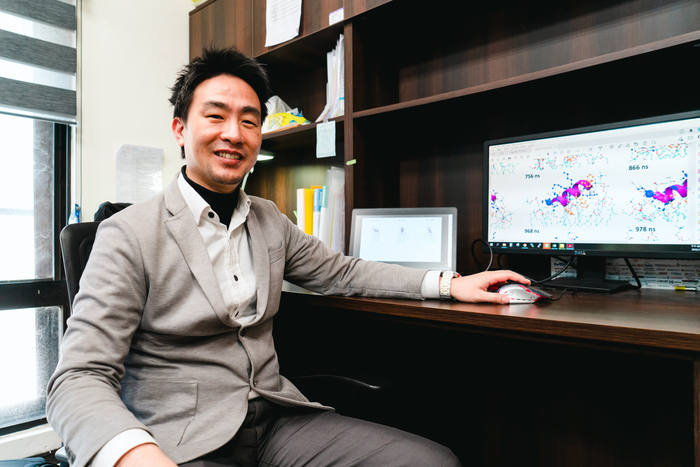 清華大學生物資訊與結構生物研究所所長楊立威創建治療用的胜肽設計資料庫。