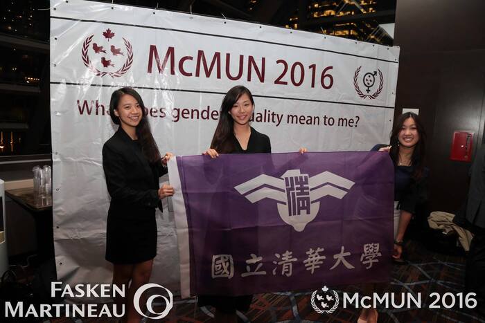 清華三姝模擬聯合國會議發光(左起王彥婷、魏邑容、林越晨)