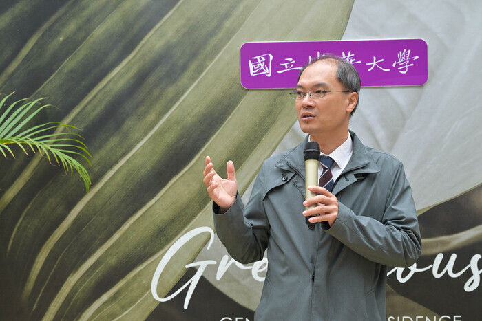 邱博文研發長表示，結合傑出人才基金與彈性薪資，本校教授年薪最高上看5百萬元。圖片