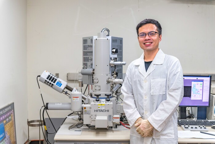 清華材料所博士生羅韶奇研發從電子與工業廢棄物回收稀有金屬技術，榮獲首屆清華永續獎學生組金獎。圖片