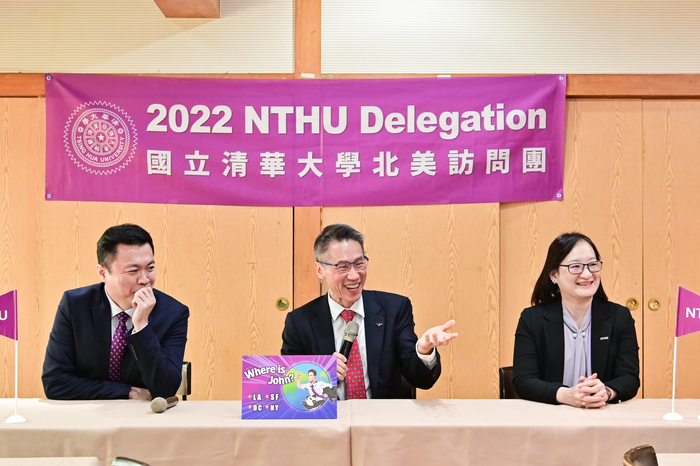 清華訪美代表團成員包括校長高為元（中）、校友中心主任呂明諺（左）、校長特助黃嘉瑜。