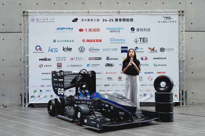 清大賽車工廠6月13日舉行新車THX發表,副隊長沈書煒介紹新車亮點。圖片