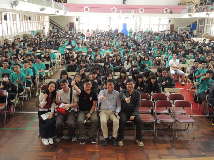 今年四月學術列車抵達馬公高中，約有一千名學生參與