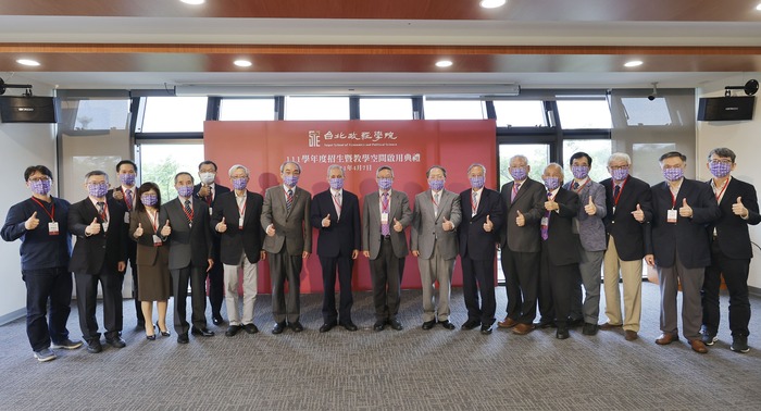 清華大學台北政經學院今天啟用教學空間。