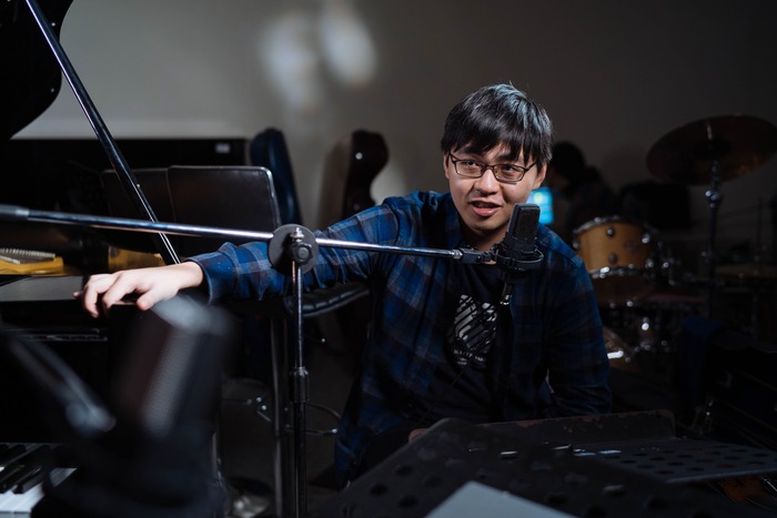 獲獎無數的小提琴家許詠傑擔任清華音樂人Podcast主持人。