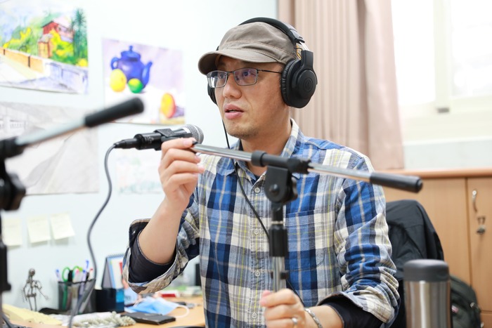 清華音樂人Podcast主持人鄭志鵬在清華開設「搖滾樂與社會」課程。