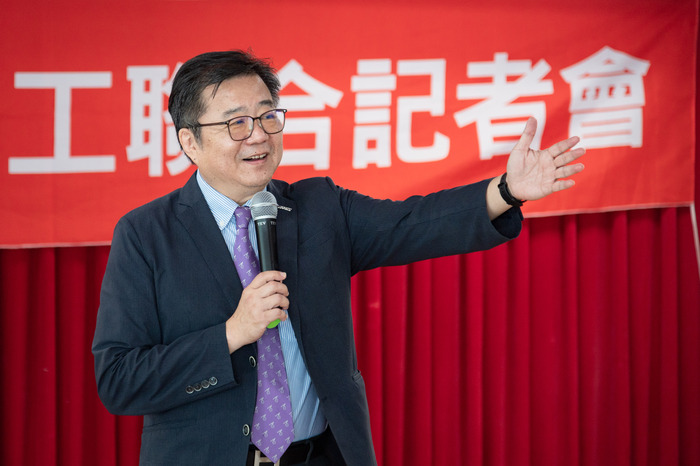 清華副校長呂平江說，國際志工不只要行萬里路，更要服萬人務