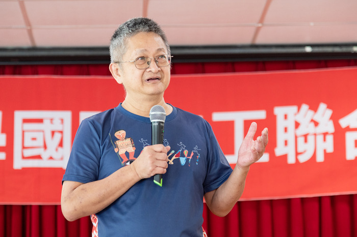 沛錦科技總經理宋智達謝謝清華志工把台灣的愛心帶往世界