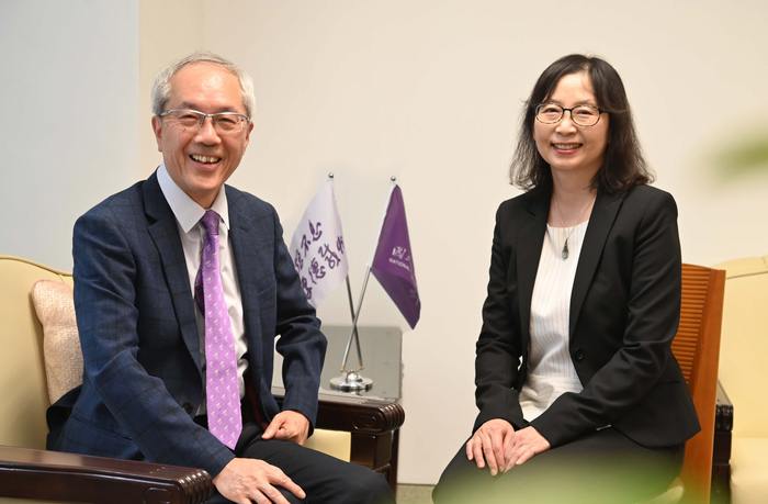 清華學士後醫學系獲准設立，生科院院長高瑞和（左）及醫科系主任陳令儀（右）在籌備階段著力甚深
