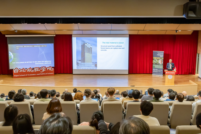 諾貝爾物理獎得主朱棣文今在清華大學演講，台下座無虛席。