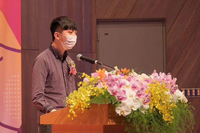 吳承澐表示，他運用所學發行首張鋼琴專輯、舉辦公益演唱會。