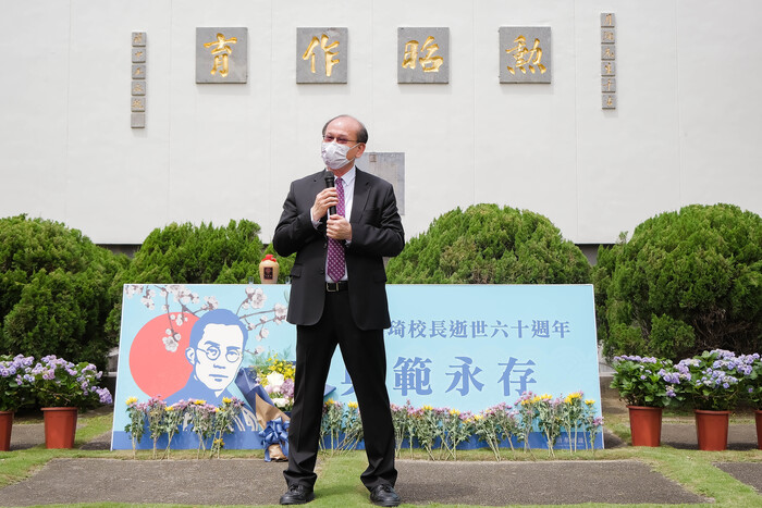 清華大學校友總會理事長蔡進步說，梅校長是行勝於言的典範。