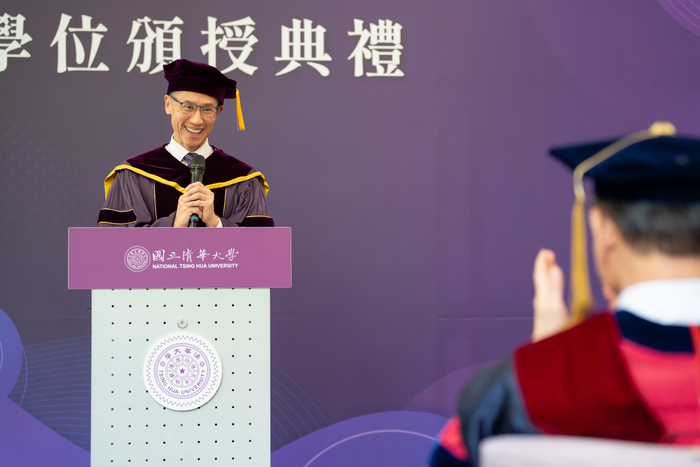 清華大學校長高為元肯定蔡進步將事業的熱情與專注投入校友總會，創造無與倫比的「進步效應」。圖片