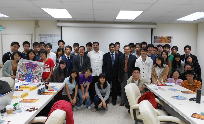 印度國會議員訪問清華大學，與學生座談互動