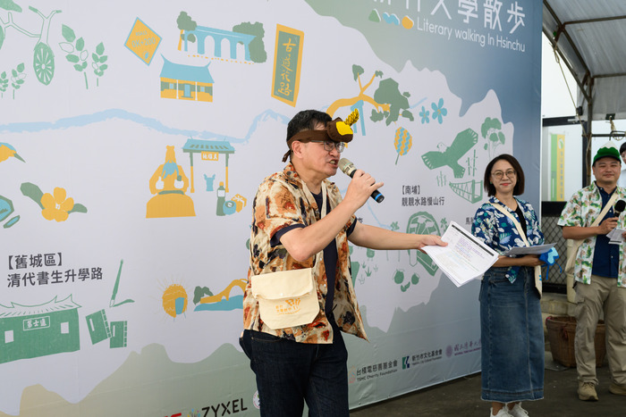 清華大學教授李天健(左起)、陳芷凡、張繼瑩擔任文學散步計畫主持人。圖片