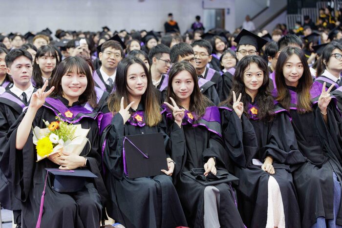 清華大學5月25日舉行畢業典禮,包括學碩博士共有6463位畢業生。圖片