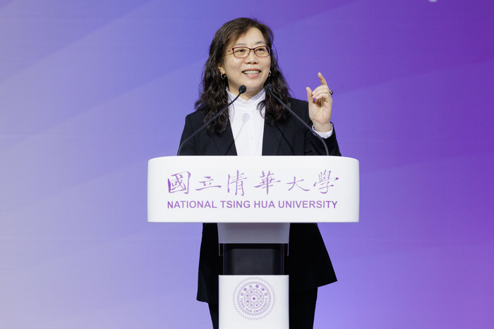 金馬獎導演蕭菊貞在清華大學畢業典禮致詞,勉勵學生在文化共感中找到歸屬。圖片
