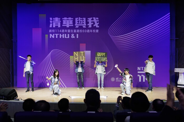 全台第一個大學光舞社團在校慶大會上表演,以光影藝術展現清華學生的創意與活力。圖片