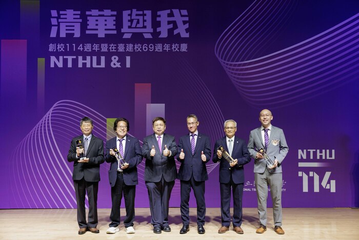 清華大學在校慶大會表揚傑出校友,左起段孝勤、高耿輝、校友總會理事長陳立白、校長高為元、簡朝和及孫宗德。圖片