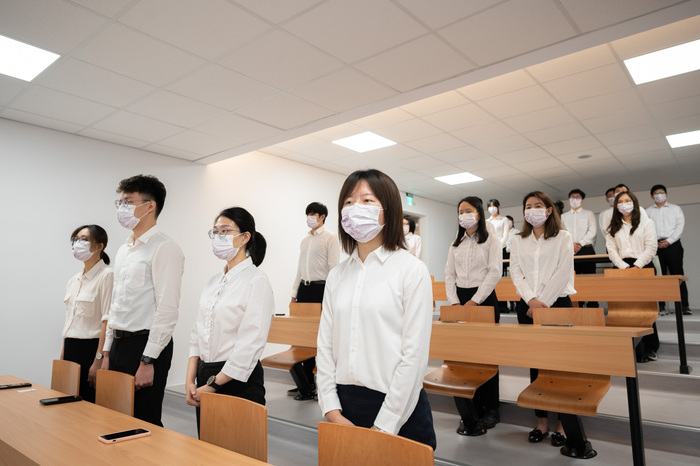 清華學士後醫學系學生合唱「感恩的心」，表達對大體老師的感恩。