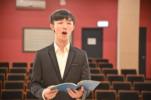 清華大學音樂系大三生陳亭屹將在莫札特加冕彌撒曲擔綱男低音獨唱。