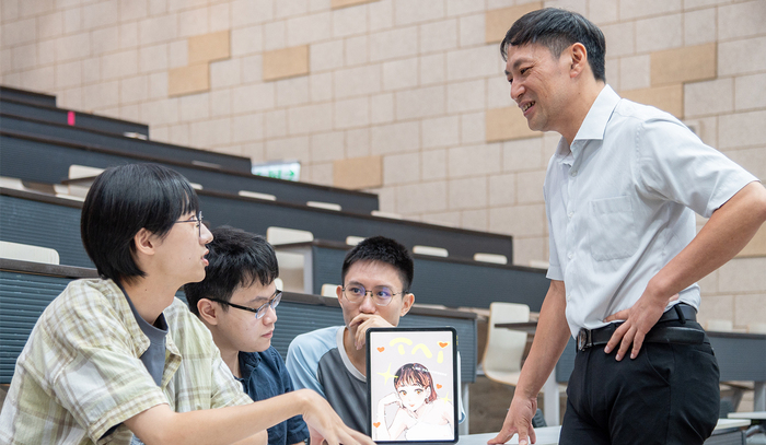 清華大學物理系教授王道維帶領學生開發出AI虛擬助教「小TAI」。