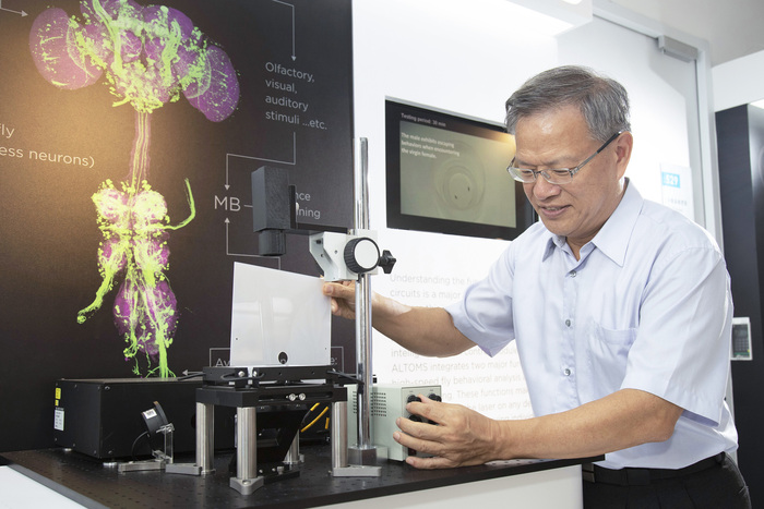 清華腦科學中心主任、中研院江安世院士創全球之先，發明生物組織澄清技術。