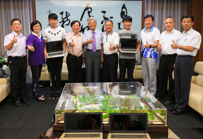清華師長、校友、同學合影。