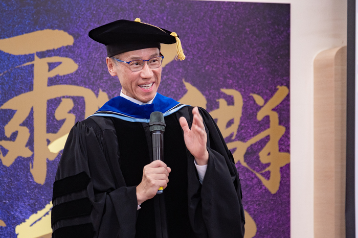 清華大學校長高為元為第一屆醫學生獻上祝福。