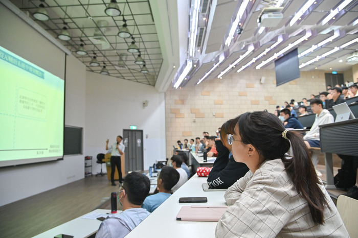 清華大學研中心發現，學業成績表現好的學生更願意選修高挑戰課程，顛覆外界認知。圖片
