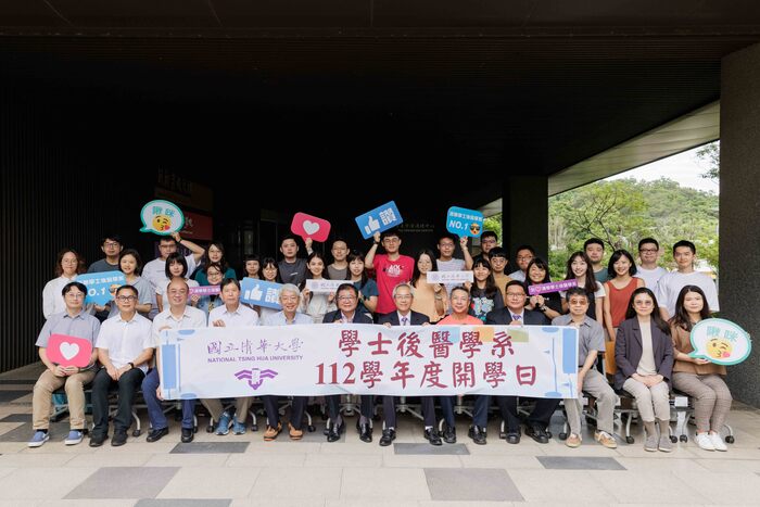 清華大學學士後醫學系第二屆新生今天開學。