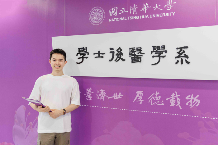 畢業自美國賓州州立大學的清華新生羅丞佑擔任學士後醫學系班代。